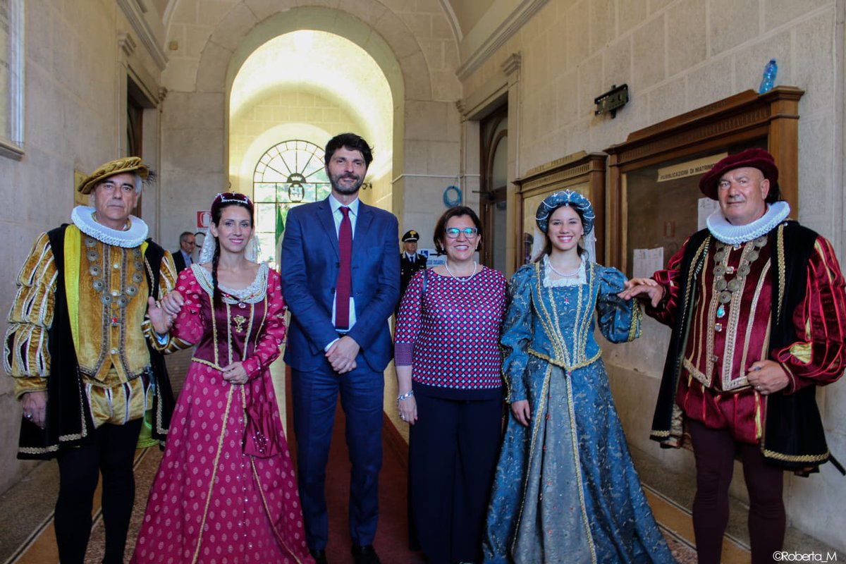 Il #ministrodelladifesa #Trenta ed il #vicepremier e #ministrodellavoro #DiMaio hanno visitato #Campobasso in occasione dei festeggiamenti del #corpusdomini e la sfilata dei #misteri. I ministri hanno manifestato entusiasmo per il sontuoso benvenuto che gli abbiamo riservato.