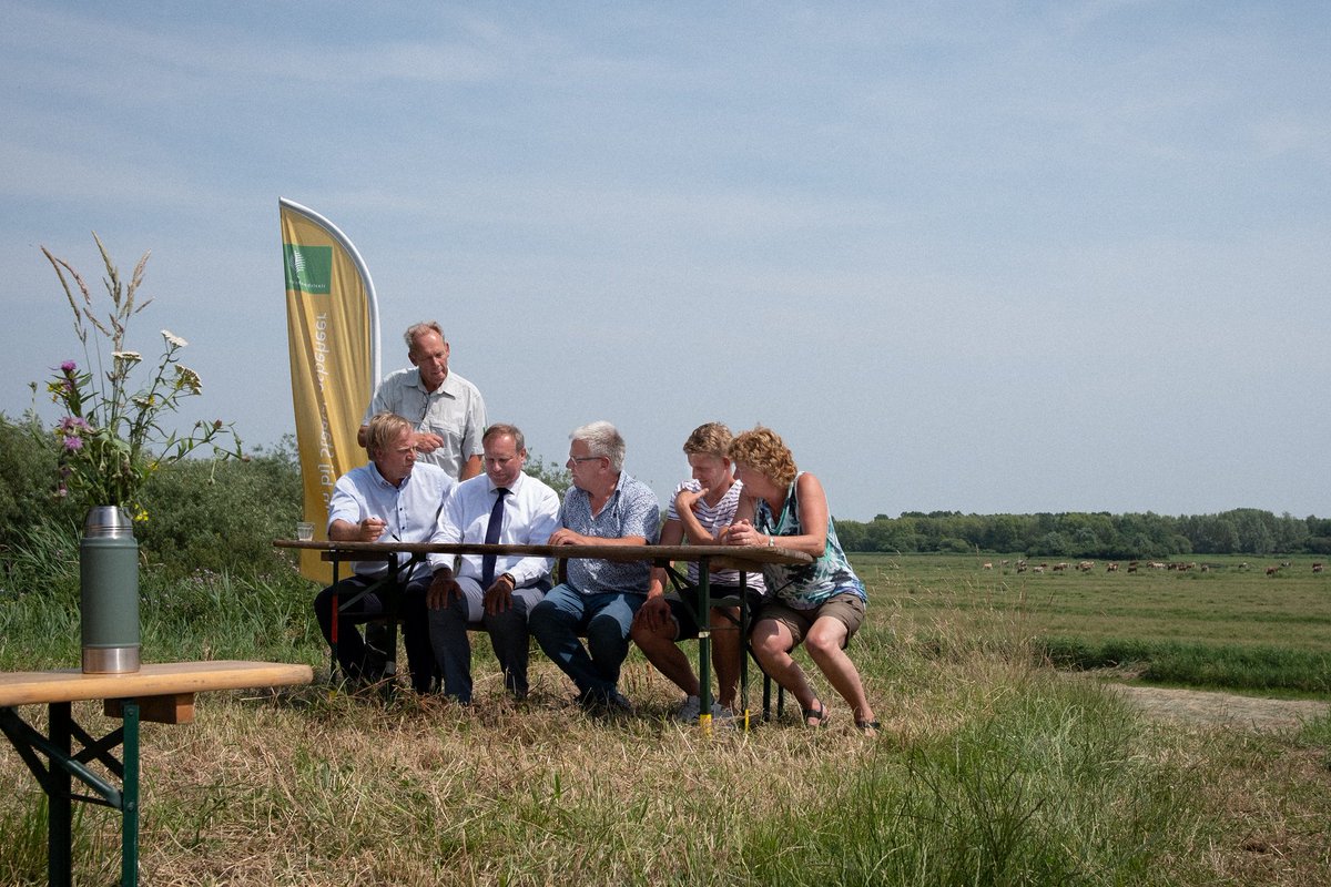 Vandaag tekende <a href="/Staatsbosbeheer/">Staatsbosbeheer</a> en <a href="/HoeveBiesland/">Hoeve Biesland</a> een samenwerkingsovereenkomst voor Natuurinclusieve landbouw in de Balij. Benieuwd naar wat dit precies betekent? Lees het boswachtersblog: boswachtersblog.nl/zuid-holland/2… #natuurinclusievelandbouw #hoevebiesland #debalij