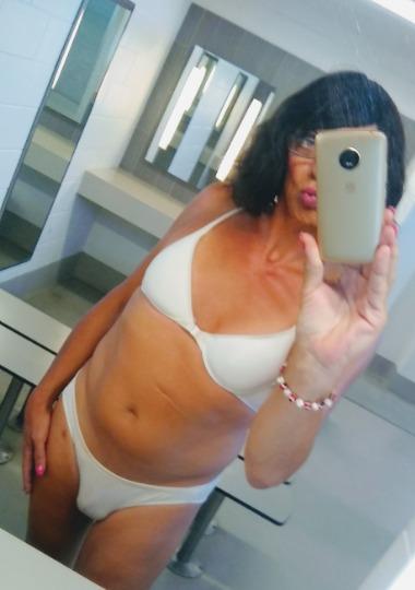 TSANN10's tweet photo. any trans girls  out there ? xoxo https://t.co/5fPb6R7Ocq