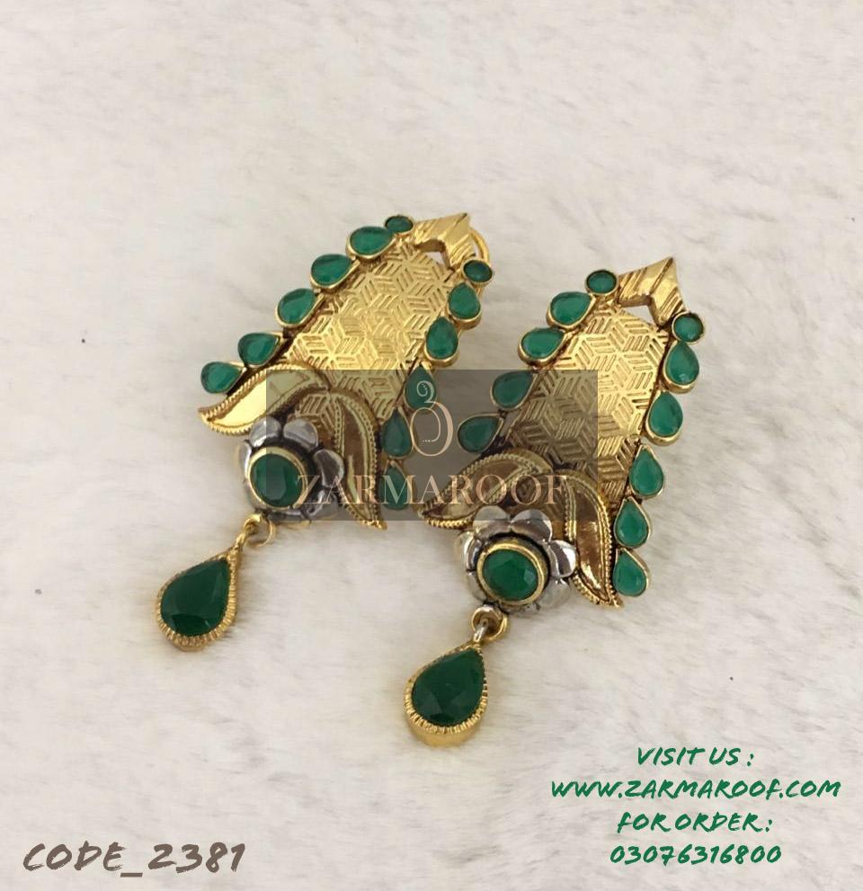 Earrings! 
Decent style, With gold platted.
#Zarmaroof #bestquality #brandedcollection #jewelery #jewelerydesigner #latestfashiontrends #jewelerygram #goldplattedpakistanistyle #asianart #glamlook