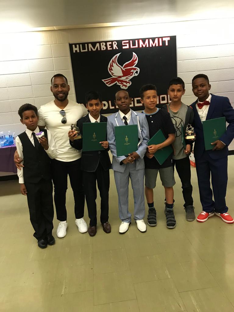 SteveSalfarlie's tweet photo. Amazing to see such tremendous support from the @GracedalePS commUNITY for our graduating students. Kudos to Principal @NikkiSilvera_ and @vineeta_kaura for hosting such a beautiful event! #workingtogether #shakeeveryhand @LC2_TDSB @trusteemammo @audley_salmon https://t.co/QehkLWwwJt
