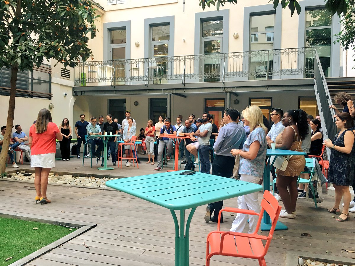 NBugnazet's tweet photo. 🤓🎤🥂#AFTERWORK @marseilleinnov à la place de l'innovation. Ce soir nos #MIExpert #pitche pour nos #startup ! https://t.co/WE9Oz8tLDL