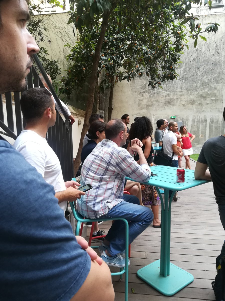 NBugnazet's tweet photo. 🤓🎤🥂#AFTERWORK @marseilleinnov à la place de l'innovation. Ce soir nos #MIExpert #pitche pour nos #startup ! https://t.co/WE9Oz8tLDL
