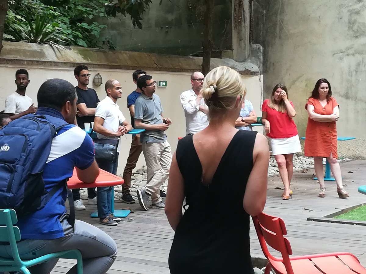 NBugnazet's tweet photo. 🤓🎤🥂#AFTERWORK @marseilleinnov à la place de l'innovation. Ce soir nos #MIExpert #pitche pour nos #startup ! https://t.co/WE9Oz8tLDL