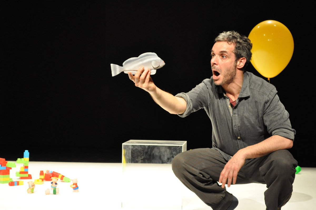 «Il teatro per noi è principalmente un mezzo per evocare. Tutti i nostri spettacoli evocano qualcosa che non si vede, perché, in fondo, la scena si presta per non vedere un sacco di cose».
Su PAC ho intervistato #FrancescoLagi / #Teatrodilina.
paneacquaculture.net/2019/06/24/il-…
#retecritica