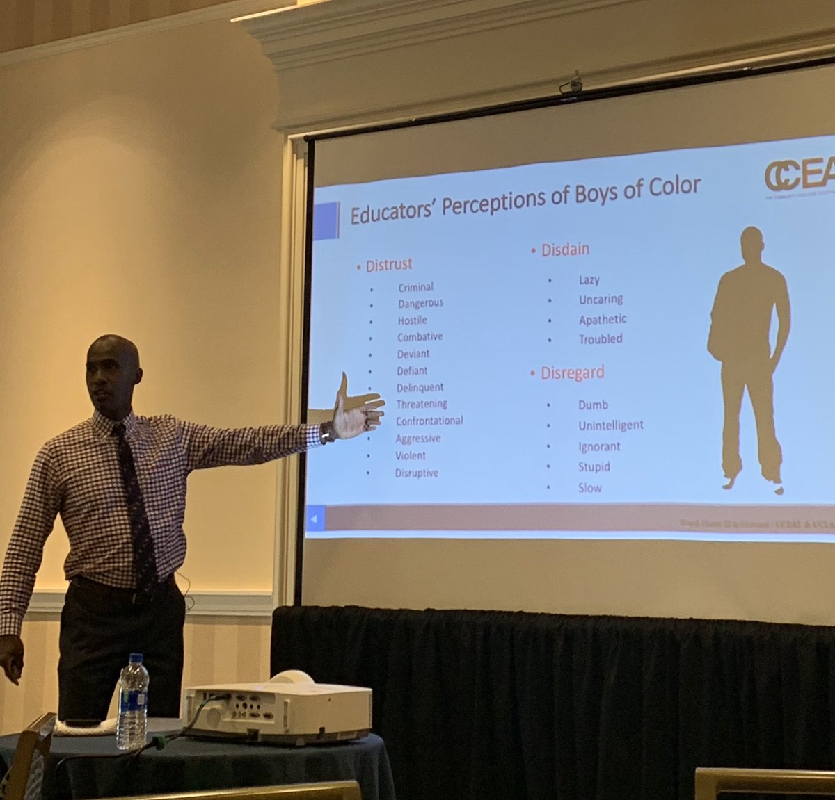 l_murgo's tweet photo. Schools need to cultivate more #bravespaces which requires open conversations and a culture of collaboration, empathy and courage. Thanks @TyroneCHoward for the inspiration!💡#MSC2019 #bravespaces #wavesofchange #ActForImpact @RigorRelevance https://t.co/WMb7YYvKEl
