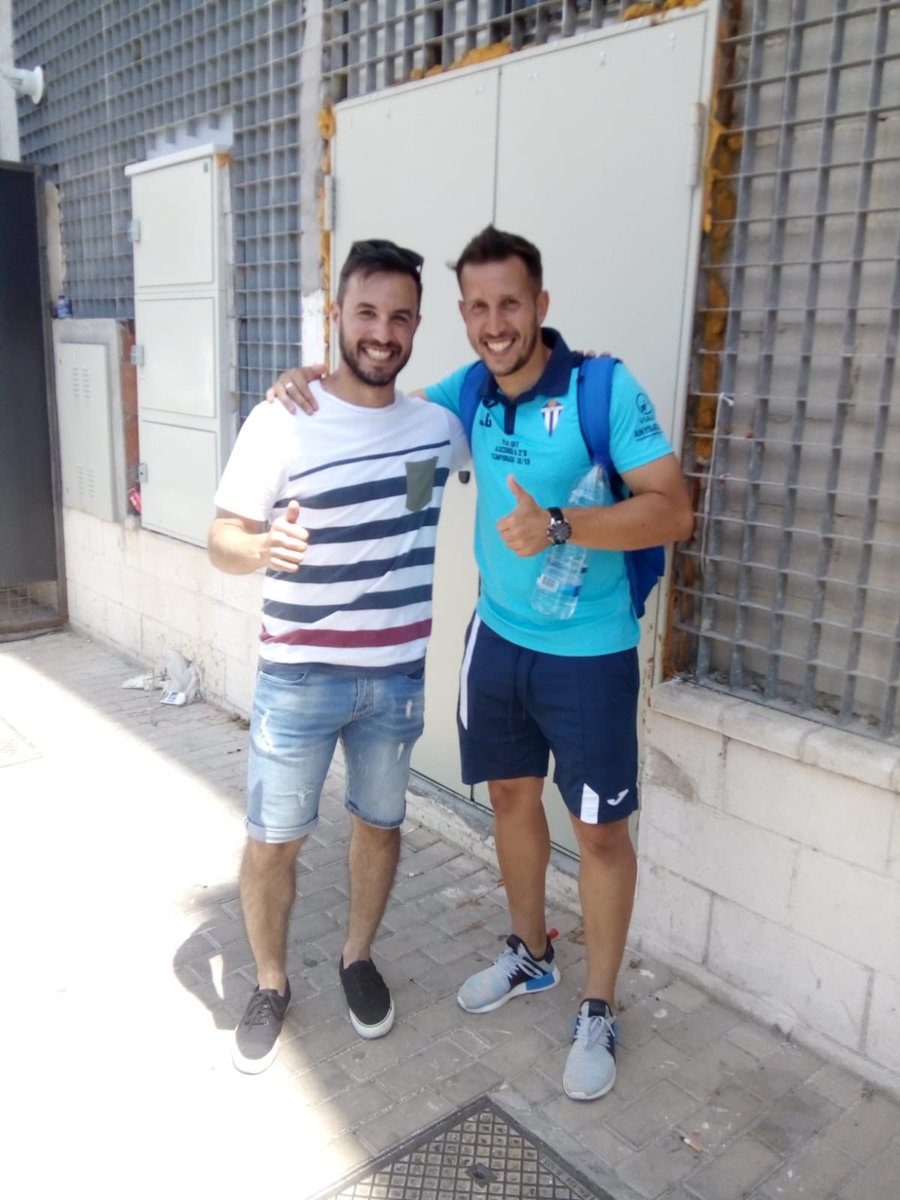 Jesus__Guti's tweet photo. @Felipedemis @formacvillarrub @FAlcobendaSport Que grande eres @Felipedemis Que alegria volver a verte amigo!! Gracias por estar allí apoyando, espero verte pronto de nuevo!! Fuerte abrazo crack!! https://t.co/AKl2SmRpL2