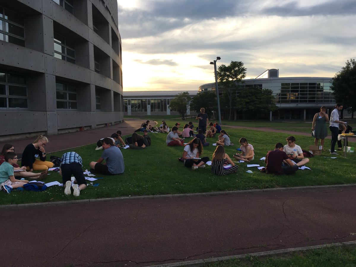mathacclermont's tweet photo. Les stages MathC2+ dans l'@acclermont ont débuté sous le soleil et la bonne humeur avec des séances studieuses. Merci à l'IREM et aux professeurs encadrants, à l' #IREM #Animath qui contribuent à la réussite de ces stages. https://t.co/v0tSJS3Ynq