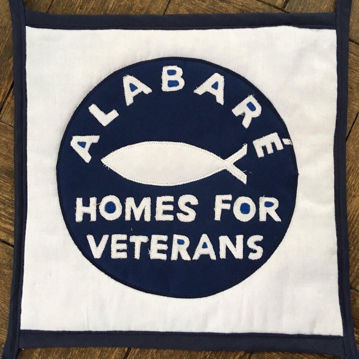 macgregor_cs's tweet photo. Sewing Soldier, Lt Col Neil Stace thanks all those who have contributed to the #FlagsOfThanks project. Come and take a look this week at St Thomas’s Church in the heart of ancient Salisbury. @AlabareUK #ArmedForcesWeek https://t.co/g1t3nlOQ0i
