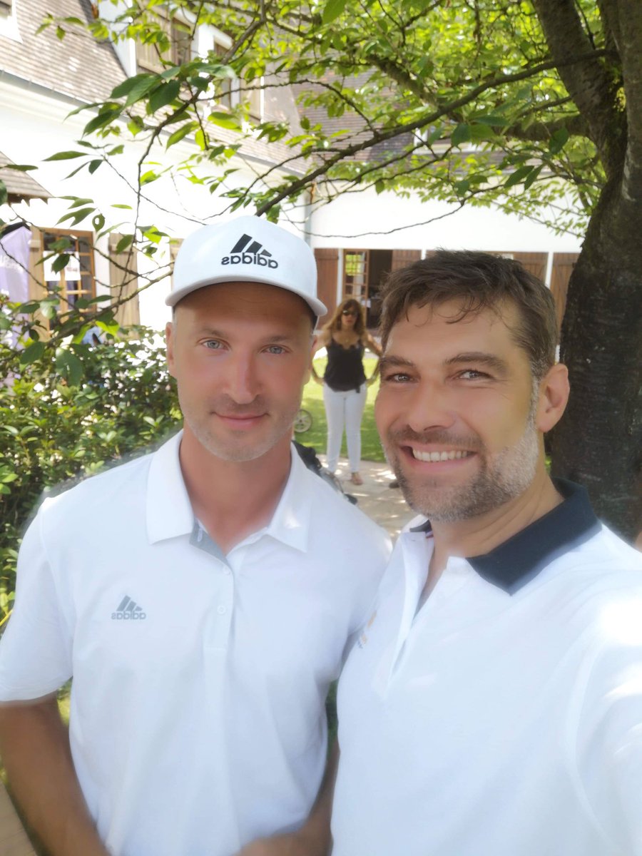 PKuchly57's tweet photo. Invité par #Pauline_AMOUDRY à l’Open de golf caritatif du Centre Hospitalier René-Dubos j’ai eu l’occasion de croiser des amis dont @FortPascal ou @LahceneRaphael et d’échanger avec une légende @Thierry_Omeyer !

Bravo aux organisateurs pour cette belle manifestation ! https://t.co/ieXK4BVWga