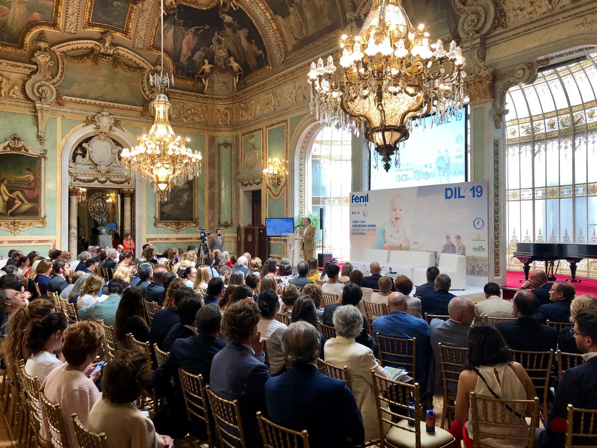 Covap's tweet photo. La Federación Nacional de Industrias Lácteas (#FeNIL), ha organizado en el Casino de #Madrid el 61º Día Internacional Lácteo (DIL) donde hemos recibido la visita del Ministro de @mapagob, @LuisPlanas.
#DIL19 #LacteosCOVAP https://t.co/JB7bMhfqOJ