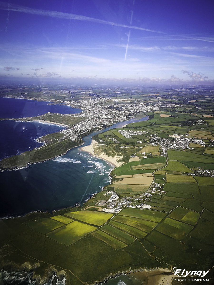 Newquay looking as stunning as ever in the sunshine last week! 🛩️❤️☀️ #loveCornwall #loveNewquay #loveEngland #summer #sun #waves #beach #avgeek #viewfromabove #coast