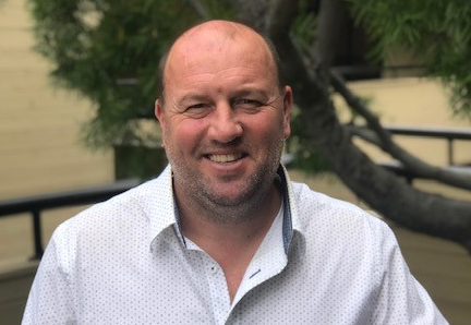 fieldconnect's tweet photo. He may not sport the mohawk any more, but Clint is just as tenacious selling field service software as he was on the soccer field. https://t.co/FHVuveb2xh #fieldservice #2002FIFAworldcup #LAGalaxy @clintmathis44 https://t.co/zdDEJAuPrm