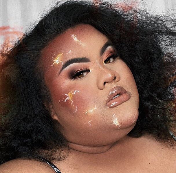 FormulaZBeauty's tweet photo. THIS GIRL IS ON FIRE 🔥 Ese Milan (@/ese.milan on IG) channeling their inner phoenix while wearing our #DIAMONDGLOSS in the shade Obsessed ✨ WARNING🚨: only buy our gloss if you want your pout to glow brighter than the hottest flame 👄💥#formulazcosmetics #burnbabyburn https://t.co/oZHlYN2XeL