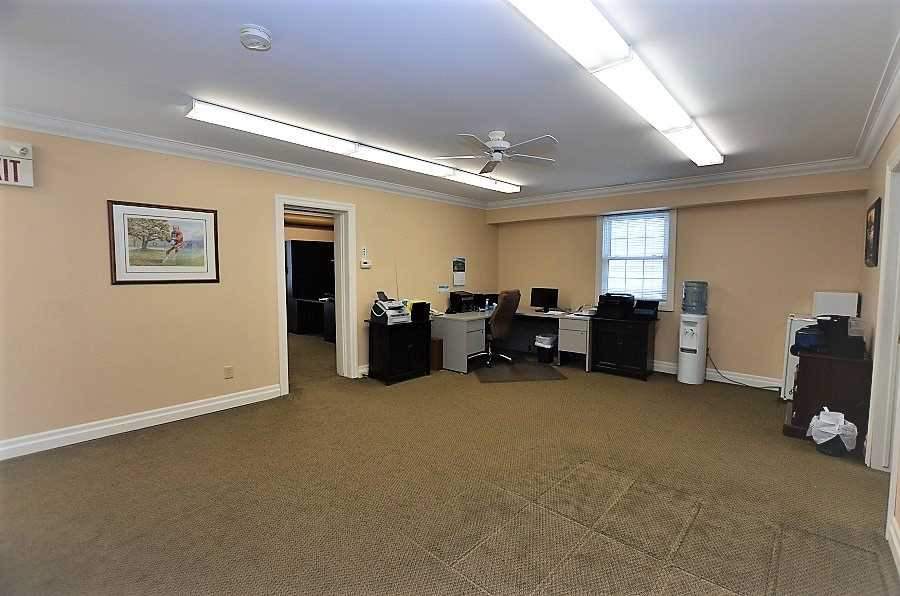 JeffMillerRE's tweet photo. FOR LEASE! 27 First St., Orangeville $2750 Gross/month Main Floor. Approximately 1250 Sqft With Main Reception Area, 3 Main Offices And A Large Middle Area. 6 Dedicated Parking Spaces, 2 Piece Bathroom, Tastefully Decorated. #orangevillerealestate #orangeville #orangevillerentals https://t.co/xXmwvG6QUl