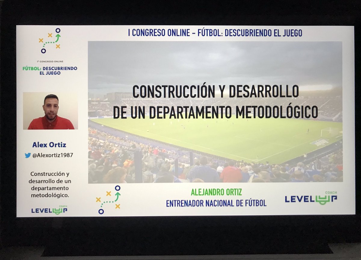 ⚽️ En continua #formación  con el #Congreso #descubriendoeljuego de @LvLUp_Coach  @Alexortiz1987