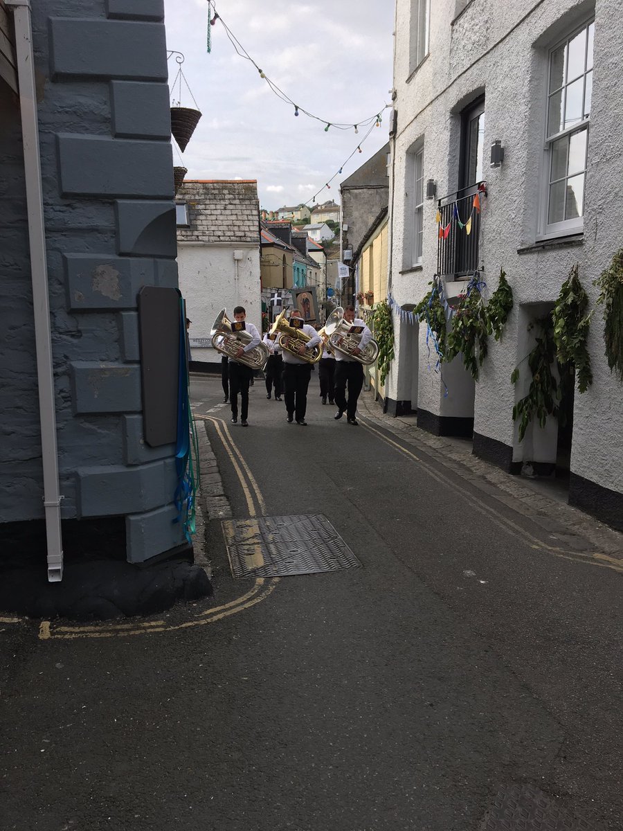 Mevagissey's tweet photo. Mevaβs streets are just the right width for a brass band #MevaFeastWeek https://t.co/aAwalWLZqh