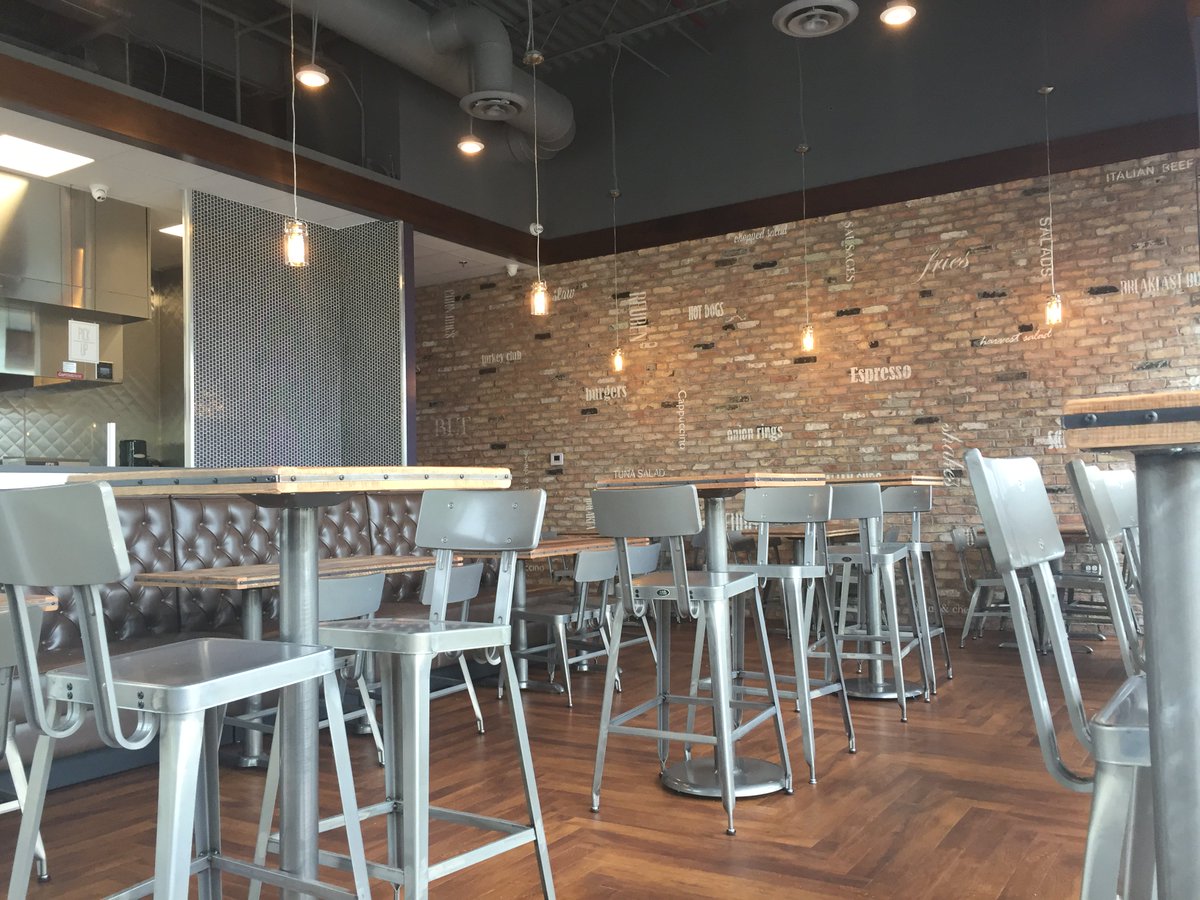 Find the right metal bar stools for your restaurant with our wide selection: bit.ly/2KJp2PQ #restaurantindustry