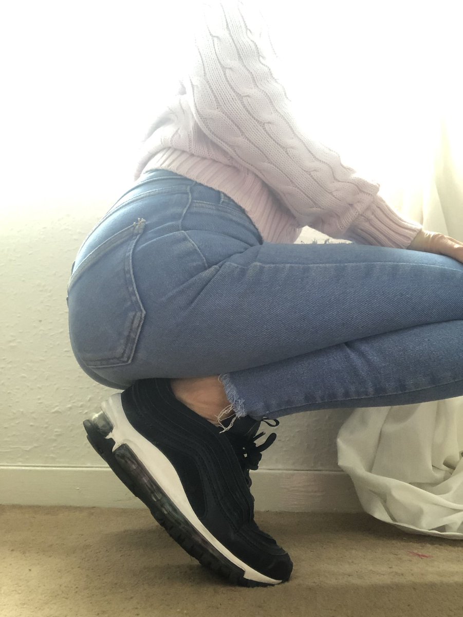 DoctorFindom's tweet photo. I WOULD CRUSH YOUR BALLS WITH MY TRAINERS https://t.co/tPae0koDJ2