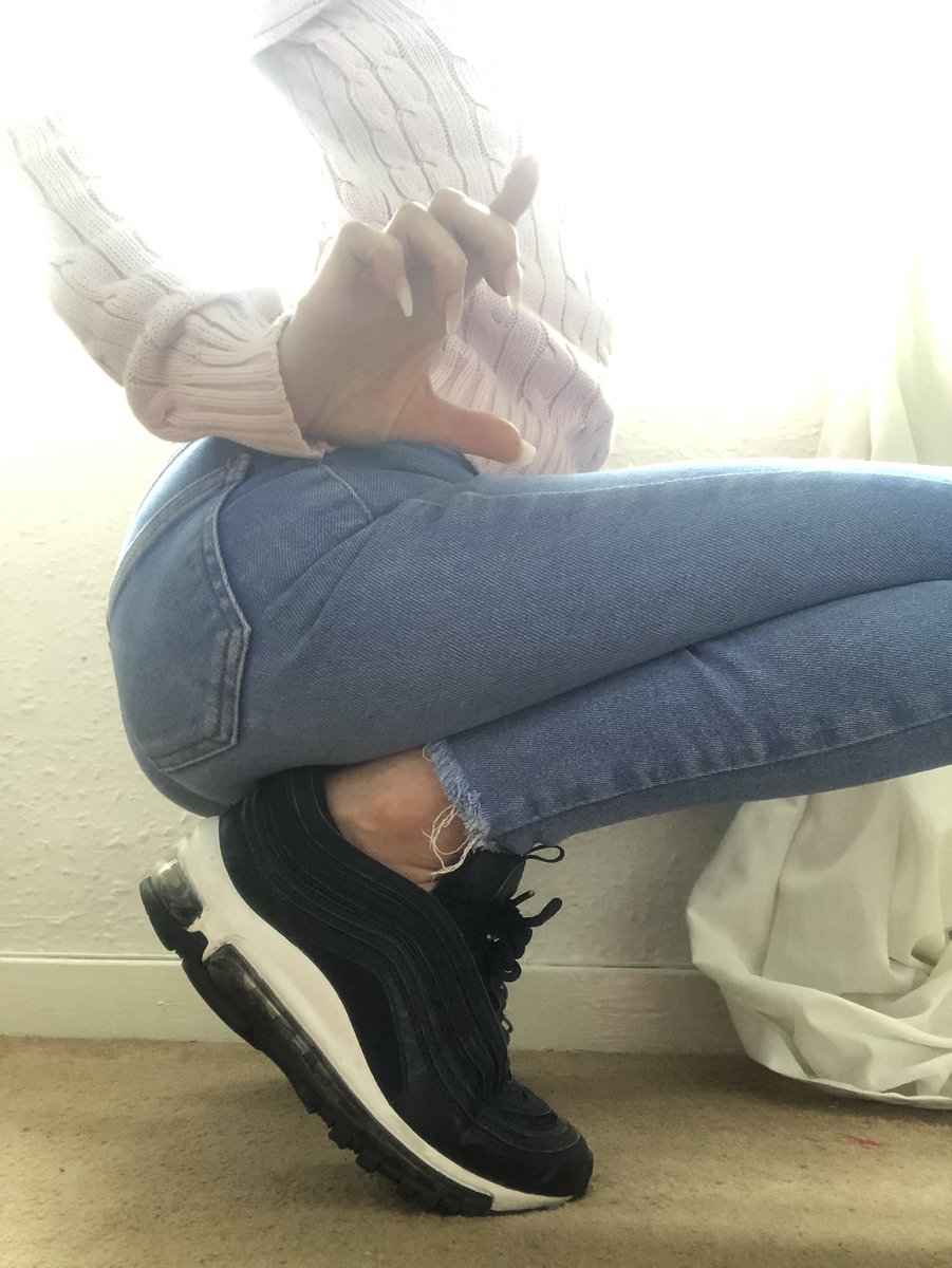 DoctorFindom's tweet photo. I WOULD CRUSH YOUR BALLS WITH MY TRAINERS https://t.co/tPae0koDJ2