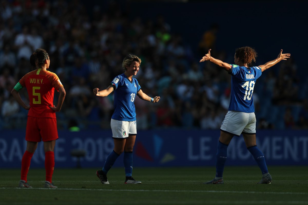 FIFAWWC_CHN's tweet photo. It's hard to see the tears of the fighters. 
将士的泪，最是难过。 #SteelRoses https://t.co/cmX742okuv
