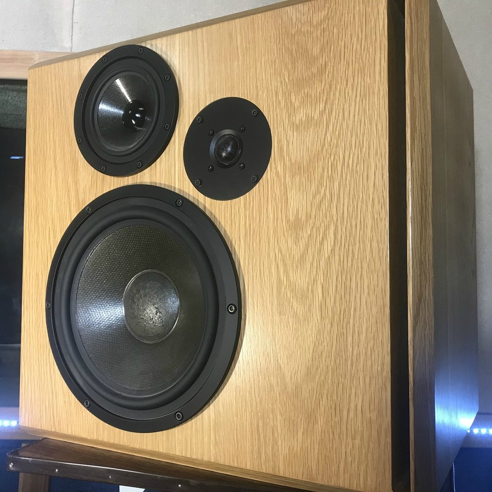 ptonemusic's tweet photo. Хочешь что бы твоя музыка качала? Тогда твой выбор - студия P-TONE. У нас стоят Студийные мониторы Pitone e1151. Приходи на запись и почувствуй как круто работать на правильном оборудовании!
#ptonemusic #ptone #music#студиязвукозаписи #сведение #вокал… https://t.co/xAQSbMUZwn https://t.co/NIeZ8s8qMI
