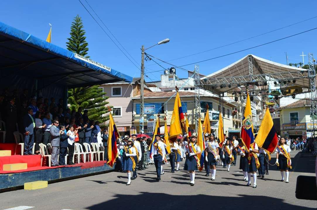 Guadalu69841623's tweet photo. Hoy| Las instituciones educativas pertenecientes al Distrito 11D03 Paltas-Educación, participaron del desfile cívico militar, en honor al cantón Paltas, al celebrarse sus 195 años de cantonización y 25 años de haber sido declarada patrimonio cultural del Ecuador. https://t.co/1zZnI145gg