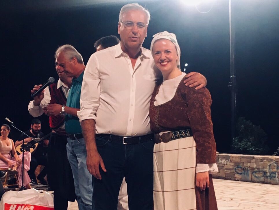 MStavrianoudaki's tweet photo. «Μιχάλη, ξέρεις να χορεύεις και τα παραδοσιακά;» 
Τους το έδειξα στην πράξη! 
Μια ξεχωριστή χορευτική βραδιά της Χοροέκφρασης Αργυρούπολης και τους ευχαριστώ για αυτή. #ekloges19 https://t.co/14y8BUk3rU