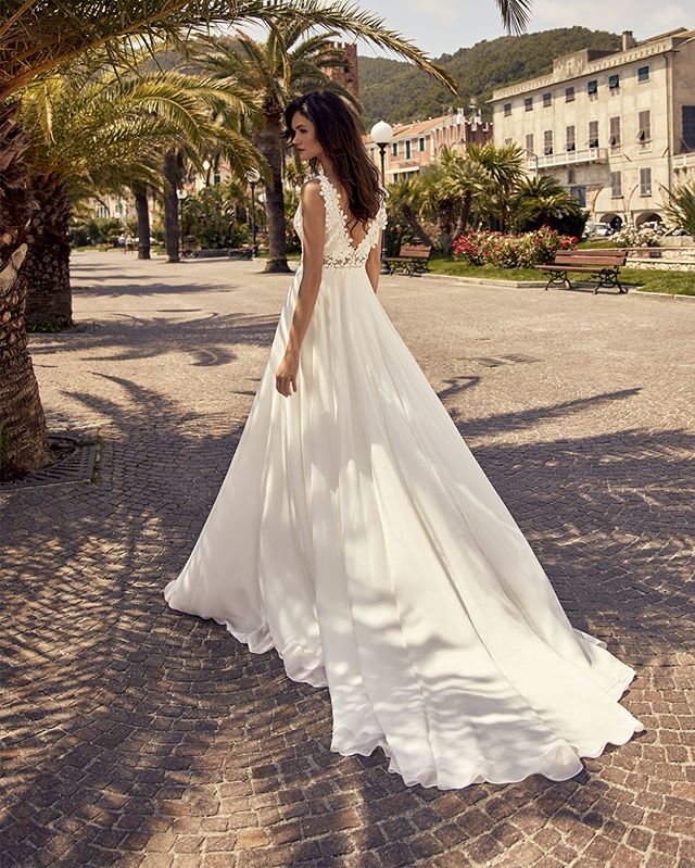 Boho vibes at the seaside 💕
.
.
[Dress: BCA20021 online on nicolemilano.it] #Nicole2020Collections #BohoChic bit.ly/2xeJenO