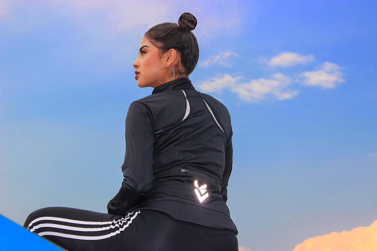 ChamarrasM's tweet photo. Hazla tu favorita en el guardarropa !! ponte siempre #Maveco

#sudadera #SoyMaveco #sport #fresca #comoda #ligera #reflejante #girl #meencanta #paisajes #destello #estiloymoda #personalidad #hechoenmexico https://t.co/D8nEzN1j4r