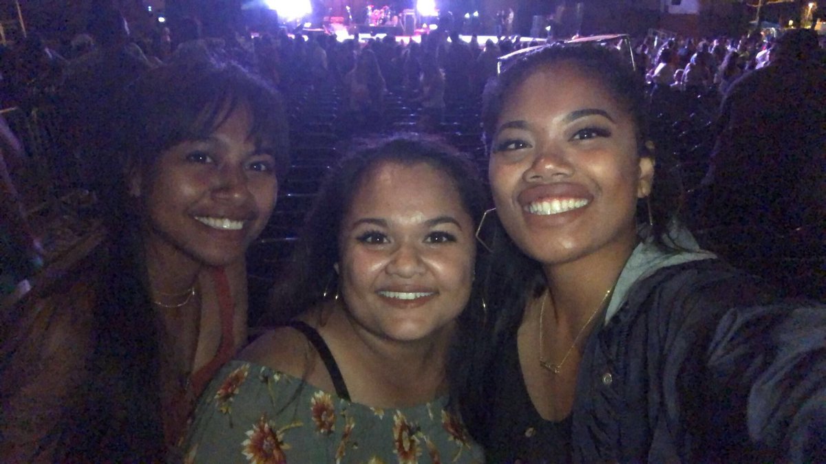 SucitivelAhtlib's tweet photo. This was literally my first concert EVER! Can tell I don’t go out much 😂 but I’m So glad these two girls came to experience it with me! ❤️ #FirstTimeVibes https://t.co/LN4BW4ZVHM