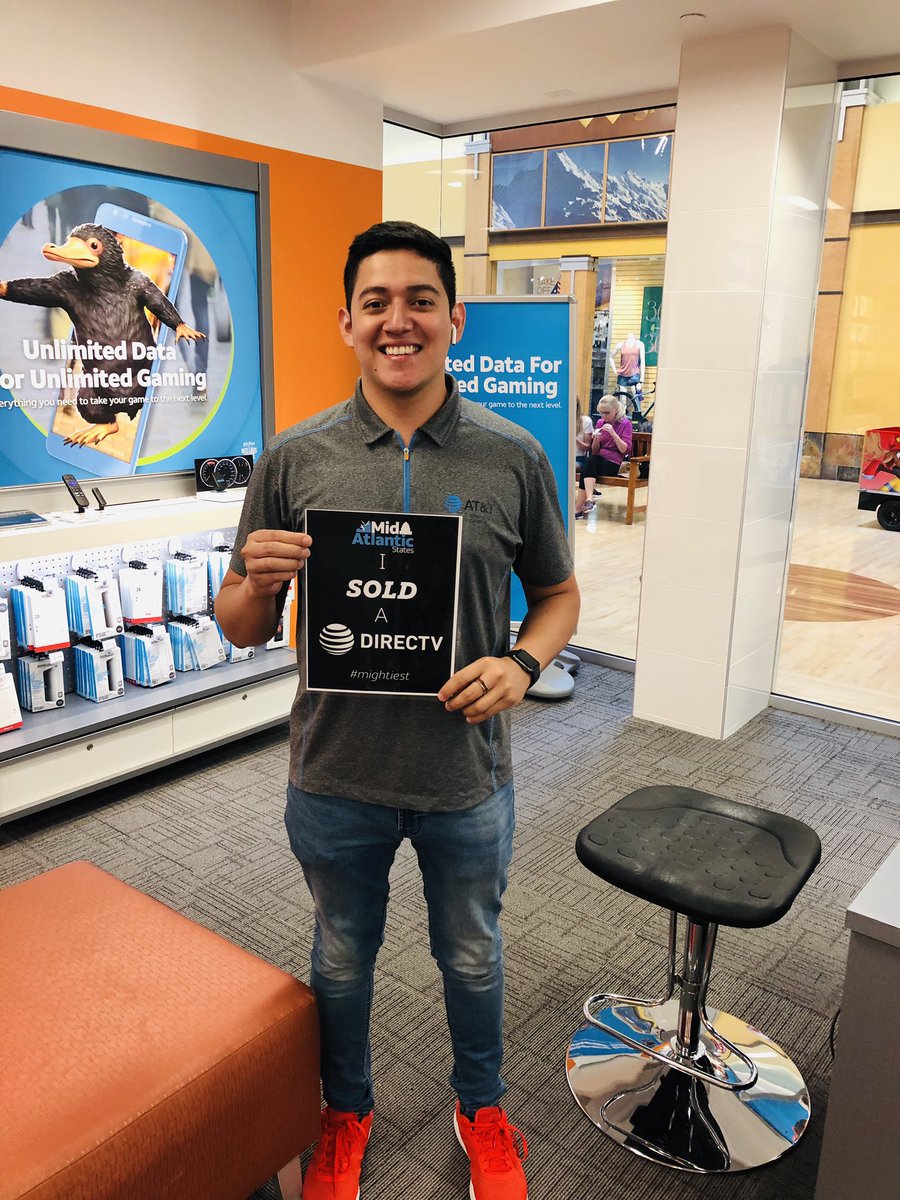 New Hire Carlos with a Directv Premium on his first day on the floor. #MillyRock #thenotoriousones <a href="/JakeAraghi/">Jake Araghi</a> <a href="/LoganEaves2/">Logan Eaves</a> @sme29710 <a href="/elthonmunoz/">Elthon Munoz</a>
