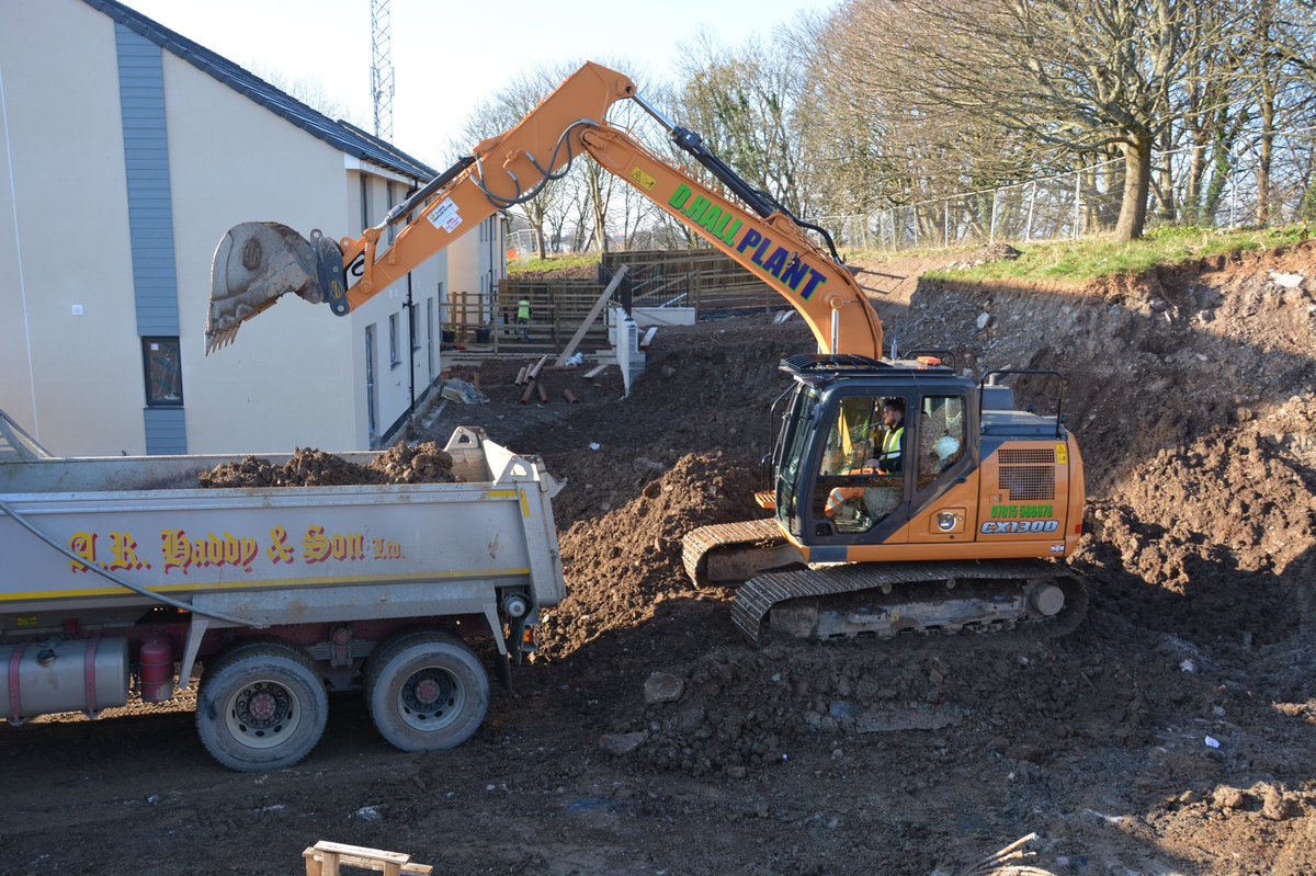 #planthire #planthirecornwall #planthiredevon #plymouth #excavator #digger #caseconstruction #cx130 #muckaway #excavation #dhallplant