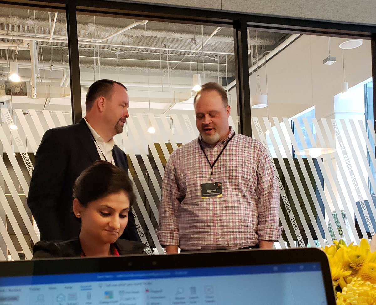 stephatkins's tweet photo. Mike Fitz (VP of Sprint Global Wireline product and sales) & Jody Craft (VP of Product Engineering) passionate about #managednetwork #networkaccess #customeredge #sdwan driven by access partner model #sprintanalystday @sprintbusiness partnering with @VeloCloud #sprintwireline https://t.co/kCTRRswBO0