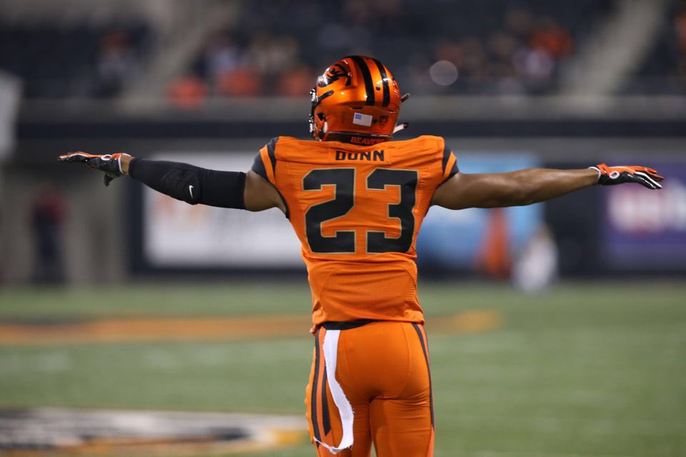 Aaronj503's tweet photo. Extremely thankful and excited to say I’ve received my first pac 12 offer from my hometown school, Oregon State University. Thank you to @JakeCookus @kefenseh @CoachPitre @Coach_Smith https://t.co/kfOqtmumwA