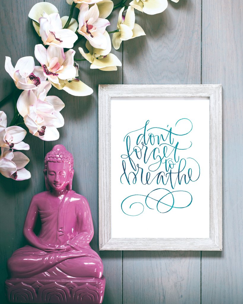 SimplyLettering's tweet photo. If there's one person who knows the mindful benefits of lettering it's Kirsten Burke of @themoderncalligraphyco - author of The Little Book of Calming Calligraphy. Kirsten shares her mindfulness tips with us in issue 1 of Simply Lettering
#calmingcalligraphy #mindfulcalligraphy https://t.co/p8Vvj1N1Gh