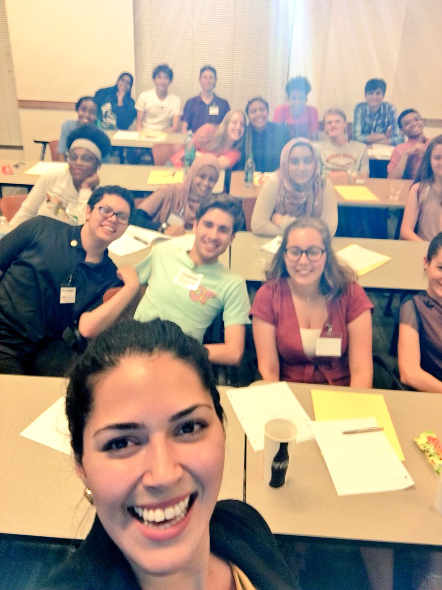 PauGuzATL's tweet image. Just goofing off with students! 🤓These @CityofAtlanta high school students were selected to participate in the Atlanta Institute for Diplomatic Leadership workshop focused on intercultural relations, diplomacy, protocol, and ethics. #LeadwithLanguage