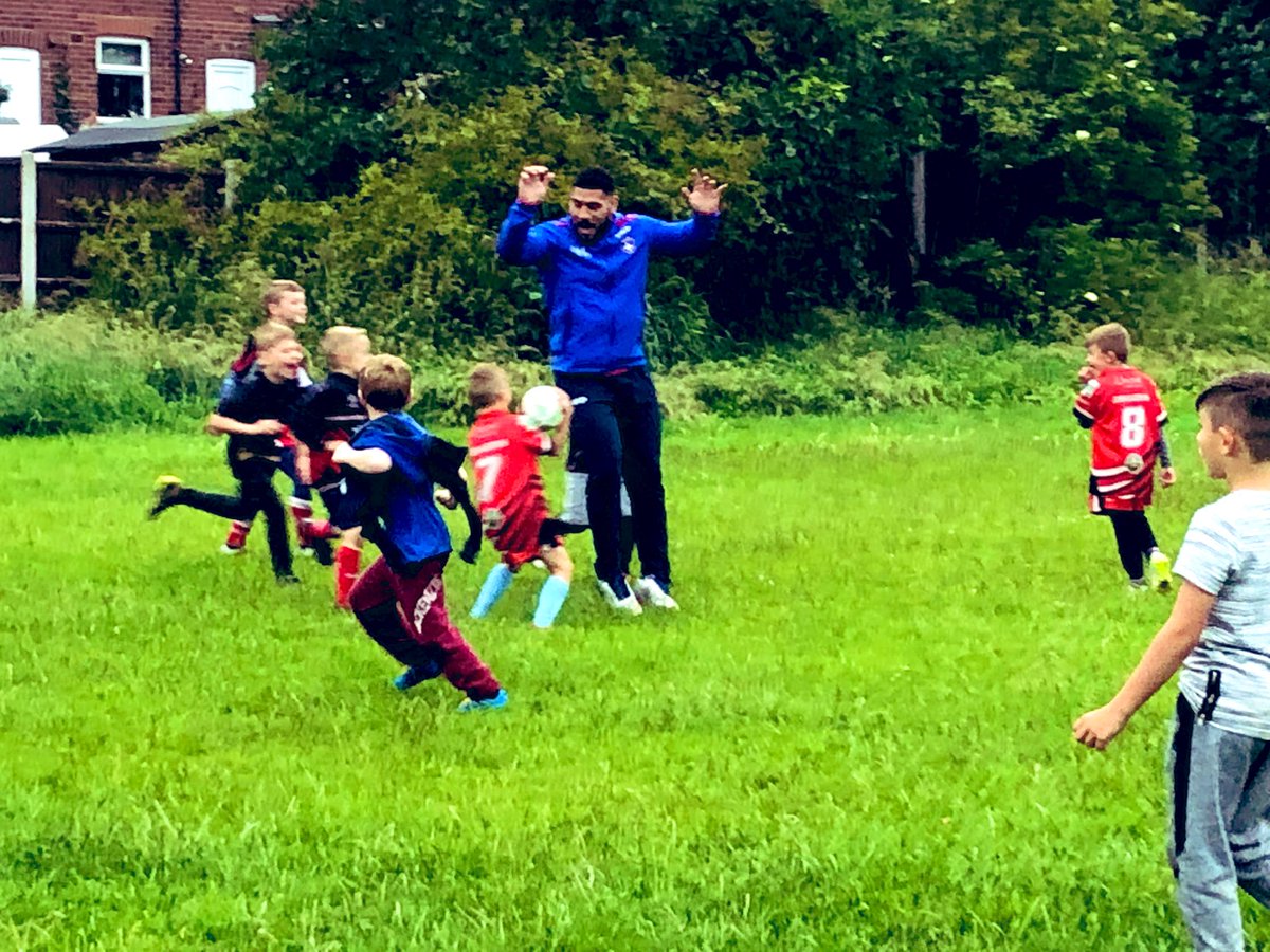 WTrinityRL's tweet photo. The first of our #Ambassador club roadshow visits this week @EastmoorJR 

A real buzz &amp; lots of energy around the club with @KelepiTanginoa_ @Reece__21 &amp; @TupouBill joining in training, lots of #fun &amp; #games with the young dragons 🐲

#Trinspired #Community #Development

🔴⚪️🔵 https://t.co/bxbPusomHQ