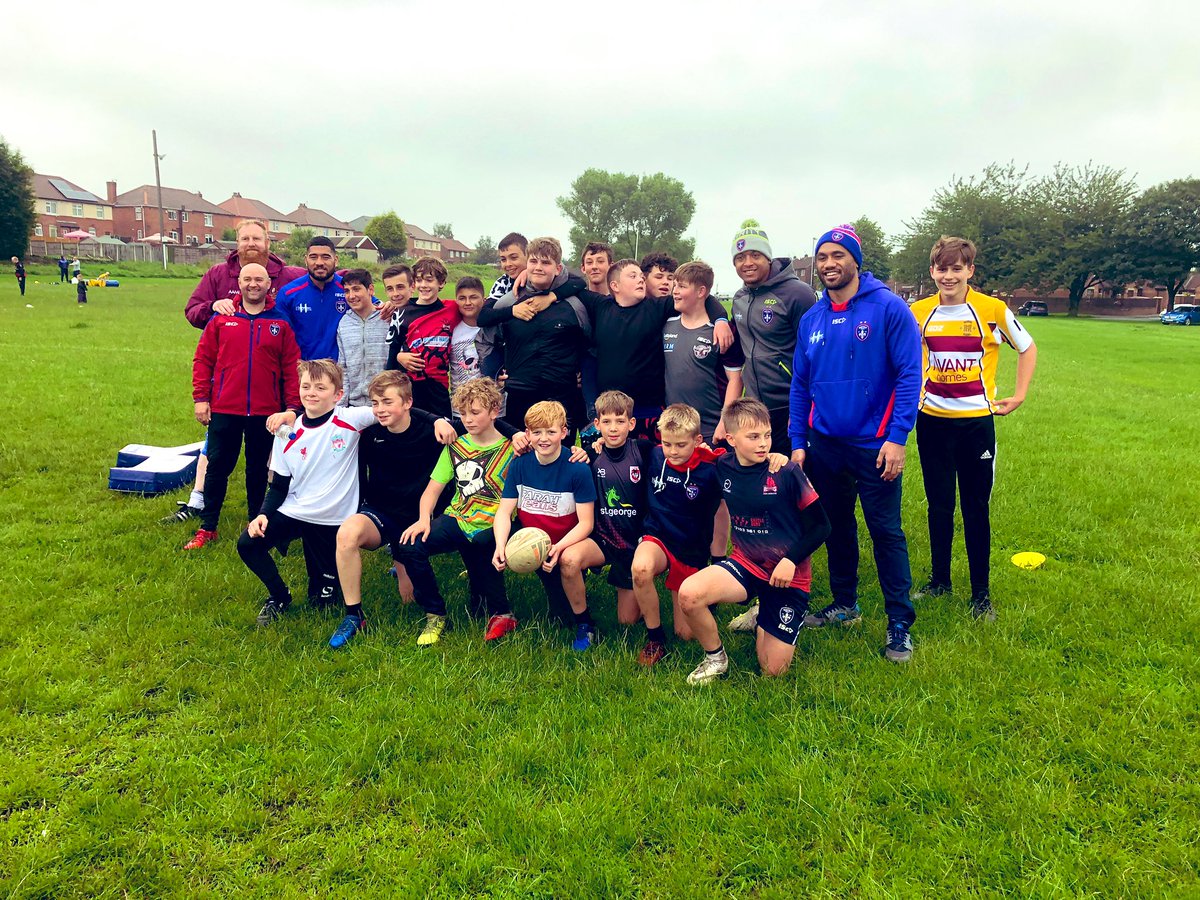 WTrinityRL's tweet photo. The first of our #Ambassador club roadshow visits this week @EastmoorJR 

A real buzz &amp; lots of energy around the club with @KelepiTanginoa_ @Reece__21 &amp; @TupouBill joining in training, lots of #fun &amp; #games with the young dragons 🐲

#Trinspired #Community #Development

🔴⚪️🔵 https://t.co/bxbPusomHQ