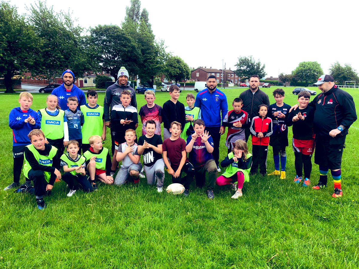 WTrinityRL's tweet photo. The first of our #Ambassador club roadshow visits this week @EastmoorJR 

A real buzz &amp; lots of energy around the club with @KelepiTanginoa_ @Reece__21 &amp; @TupouBill joining in training, lots of #fun &amp; #games with the young dragons 🐲

#Trinspired #Community #Development

🔴⚪️🔵 https://t.co/bxbPusomHQ