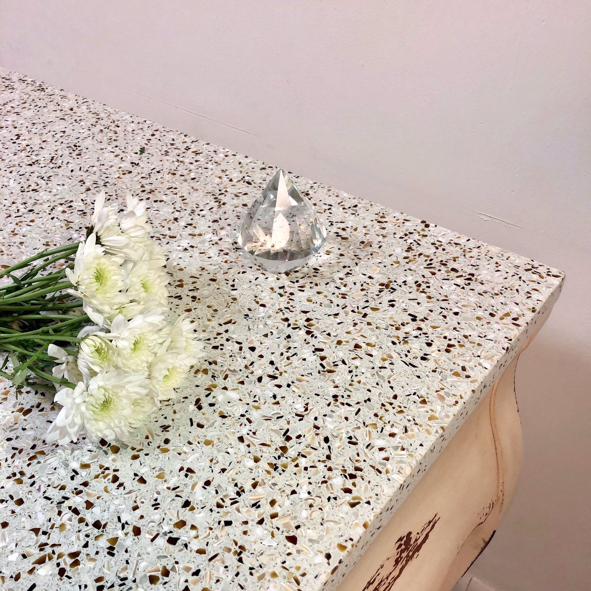 IceStoneLLC's tweet photo. There’s a beautiful sparkle when light hits the Mother of Pearl in IceStone. Perfect compliment to the crystal tabletop accessory. 💎 #tabletop #sustainable #interiorinspiration #countertop #IceStone #recycledglass #sustainabledesign #customfurniture #kitchengoals https://t.co/J0ZXXXTiYh