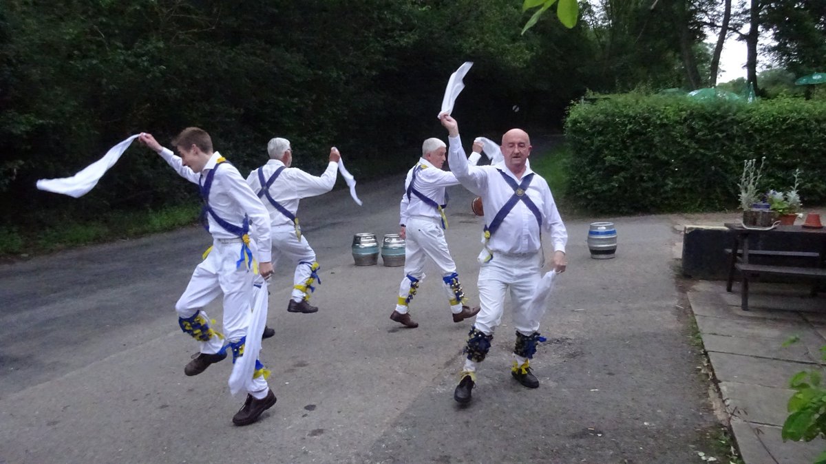 It was a warm night, but where better to be than The Woodman Wild Hill, with our guests, @ETCMorris <a href="/ETCMorrisMusic/">Etcetera Morris music</a> #Morris #Cotswold