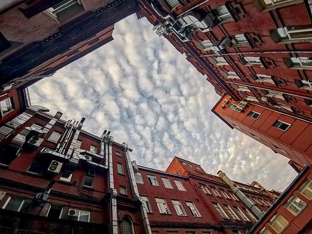 a_nikolaeff's tweet photo. #moscowcity #moscow #clouds #redoctobers #clouds #huaweimate20pro https://t.co/Wobk2k9Y7i https://t.co/ZUnDHwpUZs