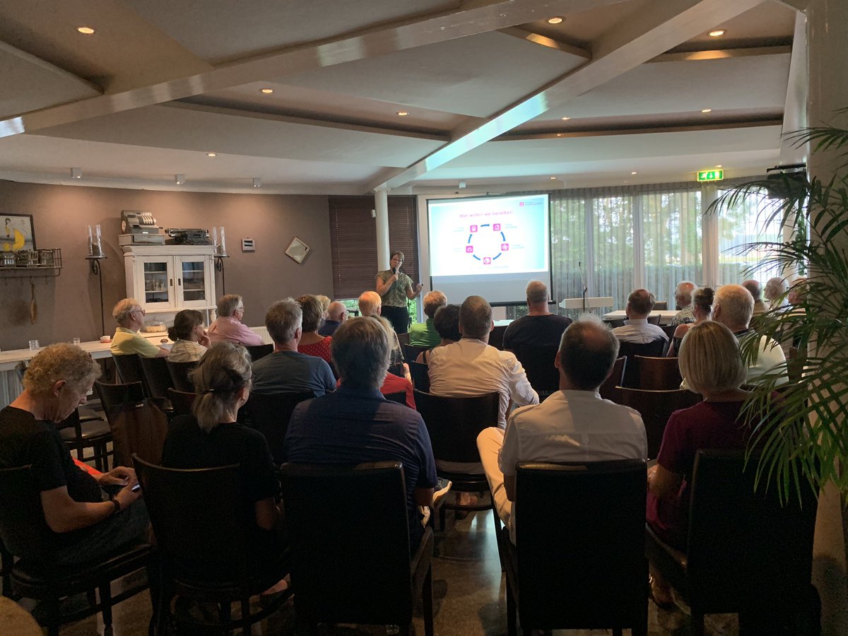 Ondanks de temperatuur van (minimaal) 40 graden, ondanks de voetbalwedstrijd, volle bak bij de VvE informatieavond van #JVLbeheer. En <a href="/RVO_Duurzaam/">RVO Duurzaam</a> @Ikinvesteerslim <a href="/Huizenaanpak/">St. Huizenaanpak</a> en <a href="/VvEDuurzaamheid/">VvEDuurzaamheid 🏘🏬🏠</a> zijn er weer bij.