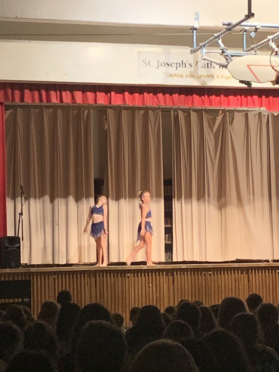 alcdsb_jose's tweet photo. So proud of our entertainers! #CatholicSchoolsofALCDSB #JoyfulDisciples #WOW https://t.co/f0Uesnhe6G