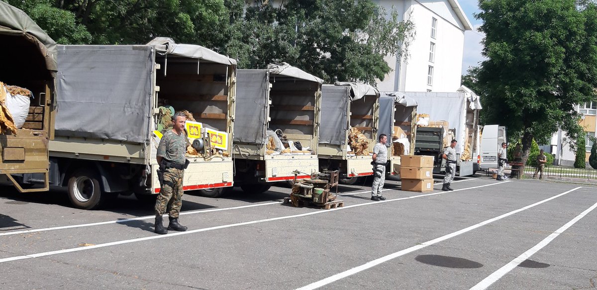 CustomsMK's tweet photo. Нелегалниот режан тутун го загрозува здравјето на граѓаните и �� пропратена со непочитување на одредбите од повеќе закони и подзаконски акти. Преземени се и ќе се преземаат конкректи активности во сузбивање на оваа појава! Резултат од тие активности е и денешната акција. https://t.co/n2YxaHeJxf