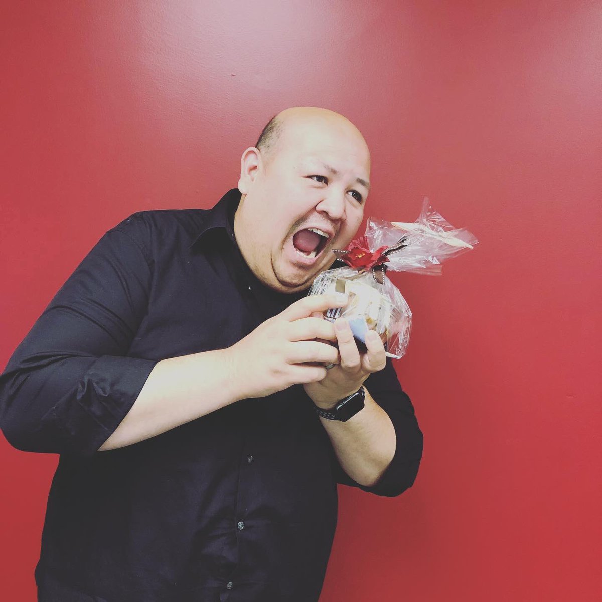 S2KGraphics's tweet photo. #Latepost: Happy Father’s Day to all our S2K dads! Delicious cupcakes from @nothingbundt cakes!  #fathersday #S2K #dad #cupcakes https://t.co/KBusJLB1Pm