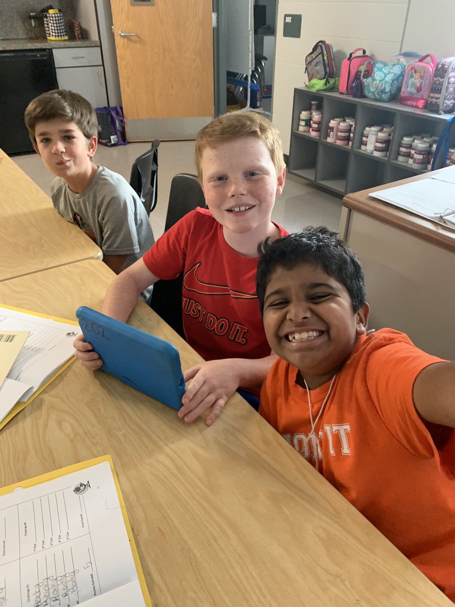 KarenM2016's tweet photo. ESSP3 students learning how to use the Puppetedu app for their projects! @Gifted_HCPS #essp3 https://t.co/wm3od3NcM0