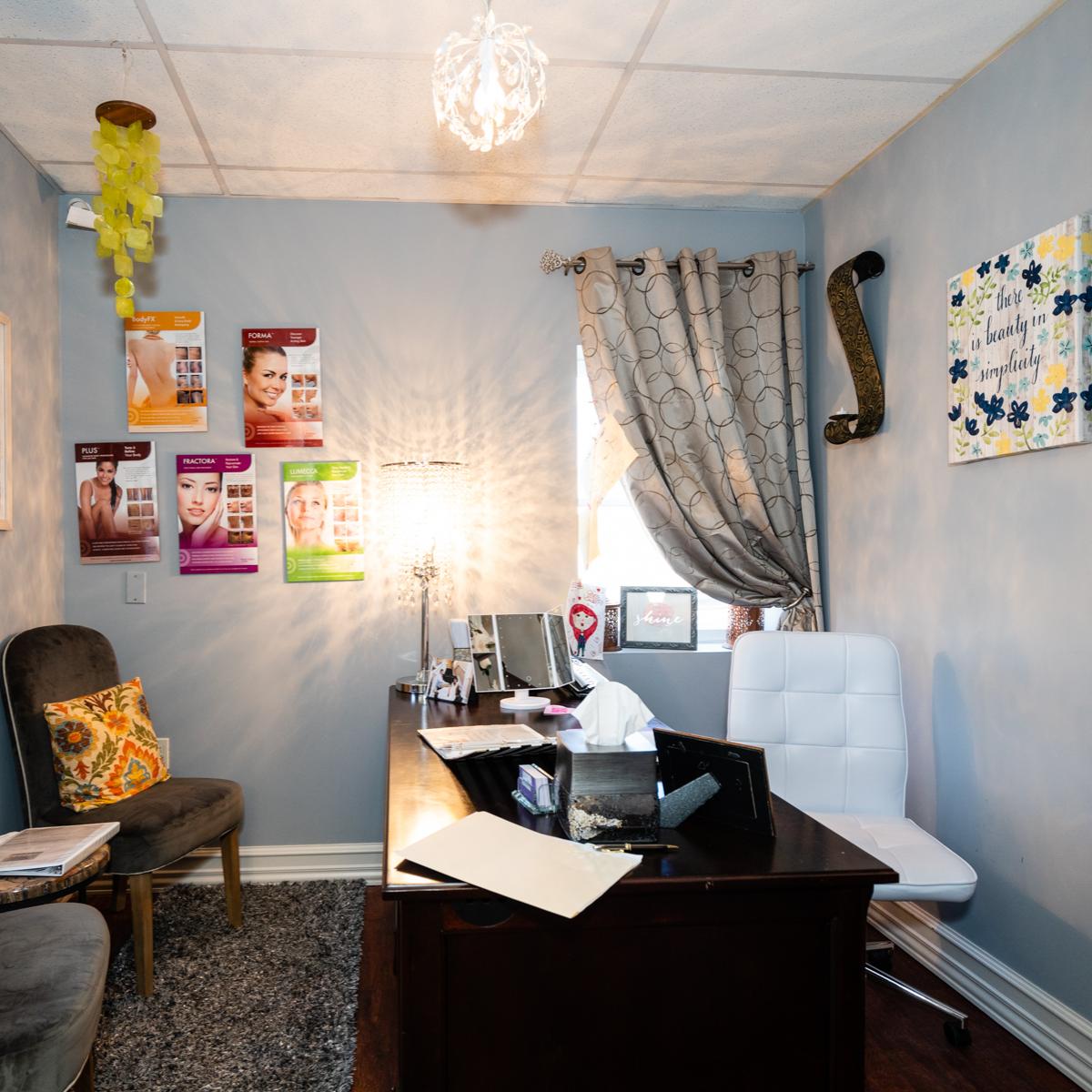 TopMedicalSpa's tweet image. Let's talk! We sit down with each new client to get a clear understanding of their beauty goals. #longisland  #antiaging  #nonsurgical