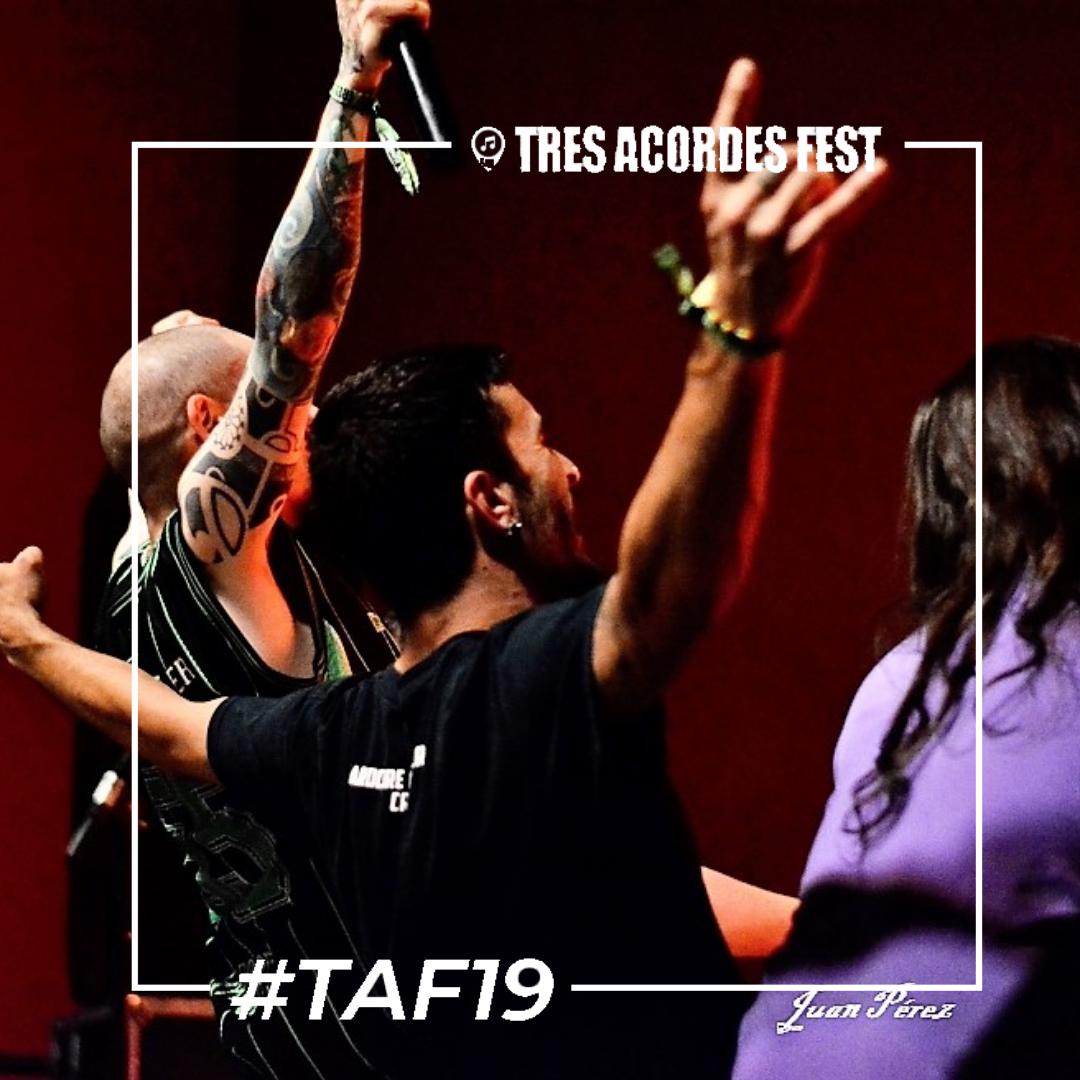 Ya empiezan a llegar fotografías de gente acreditada y que cubre Tres Acordes Fest. En este caso, fotaza de #JuanPerez
